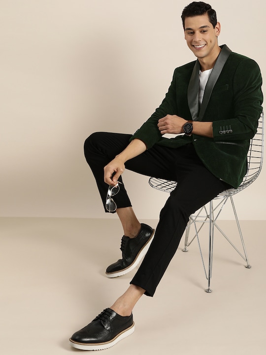 Men Green Solid Velvet Finish Single Breasted Blazer